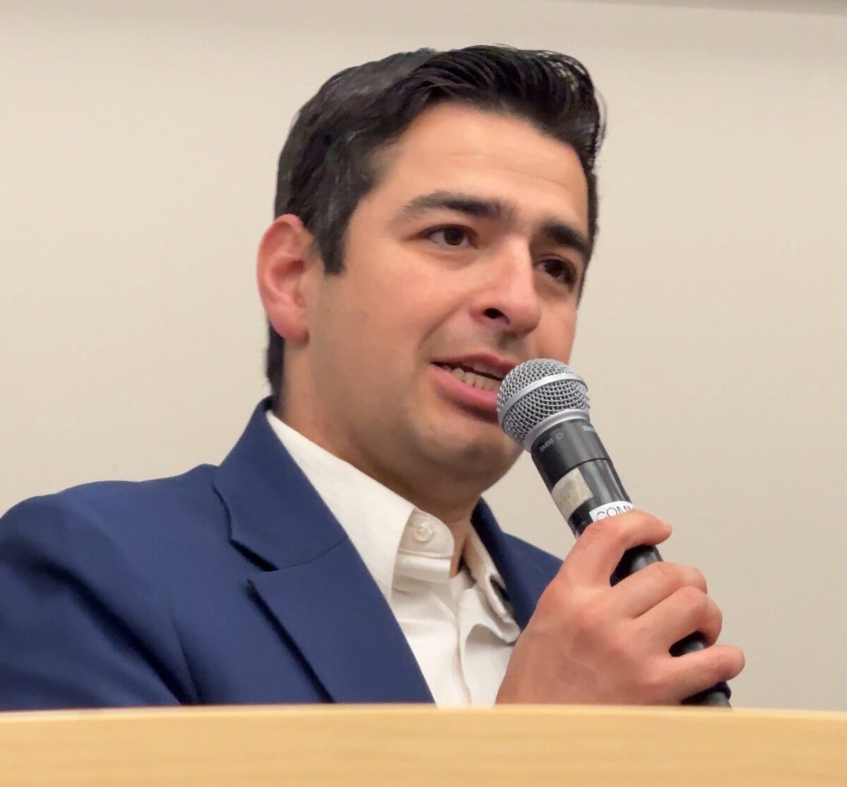 El congresista Gabe Evans se unió a LIBRE y AFP para una cena comunitaria en Colorado sobre capacitación financiera